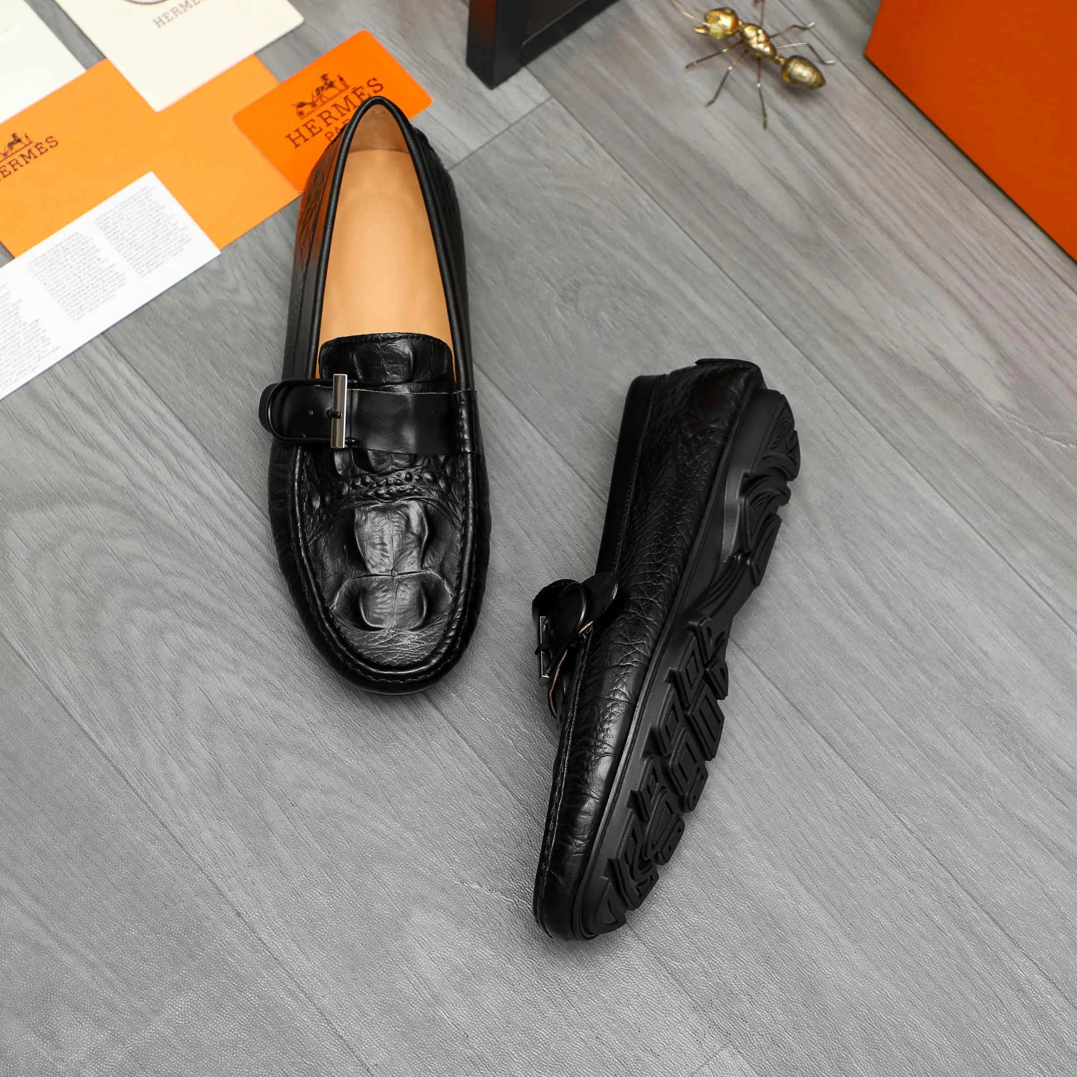 P380 Product trademark: HERMES "Hermes" casual slip-on men's shoes Regular size: 38-44 Product material: Selected crocodile pattern cowhide upper, pigskin lining, rubber outsole